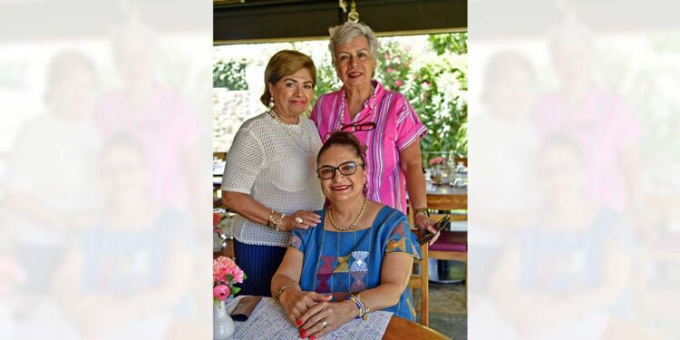 Foto: Rubén Morales // Cristina Atristain, Aida Torres y Edna Atristain