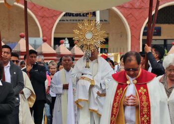 Invitan a la ciudadanía cristiana para que eleve sus oraciones en favor de los paisanos migrantes.