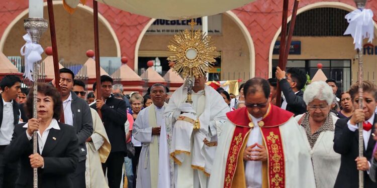 Invitan a la ciudadanía cristiana para que eleve sus oraciones en favor de los paisanos migrantes.