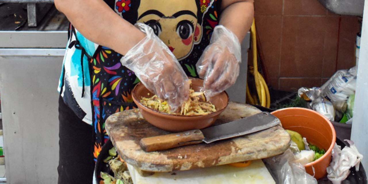 Capacitan a vendedores de alimentos en Tlaxiaco. Noticias en tiempo real