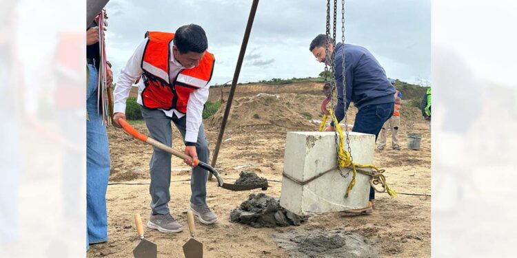 Colocan primera piedra del nuevo hospital del ISSSTE