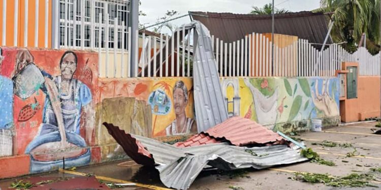 Foto: redes sociales – ilustrativa // Hasta este domingo, el Gobierno del Estado tenía un acumulado de 171 escuelas afectadas por el huracán Erick, principalmente en el municipio de Santiago Pinotepa Nacional.