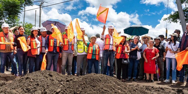 Foto: cortesía // Autoridades estatales y municipales anuncian obras sociales en cuatro agencias de Oaxaca de Juárez: Guadalupe Victoria, Trinidad de Viguera, Pueblo Nuevo y San Luis Beltrán.