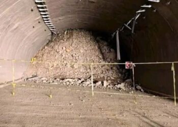 Foto: cortesía // A la altura del túnel número 3, conocido como El Tornillo, se presenta un derrumbe.