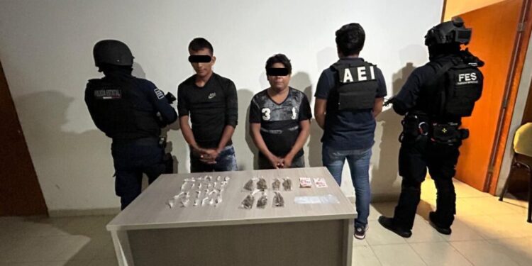 ¡Circulaban con droga y acabaron en prisión! Así cayó la sospechosa dupla en Juchitán
