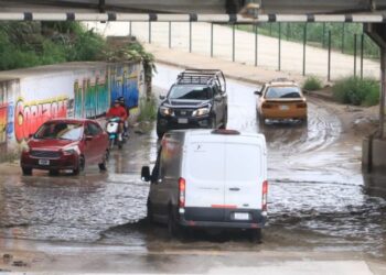 ¿Qué hacer si tu carro se apaga al cruzar un charco? Evita daños costosos y accidentes