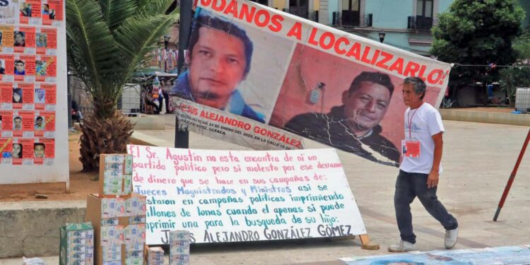 Fotos: Adrián Gaytán // Don Agustín sigue buscando a su hijo Jesús Alejandro.