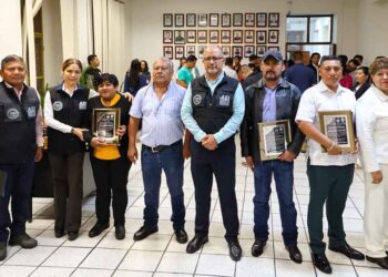 Durante una ceremonia sencilla pero emotiva, se les agradeció su entrega y profesionalismo.