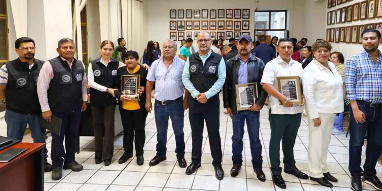 Durante una ceremonia sencilla pero emotiva, se les agradeció su entrega y profesionalismo.