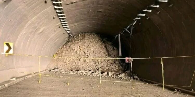 Al menos 34 municipios con carreteras afectadas por derrumbes