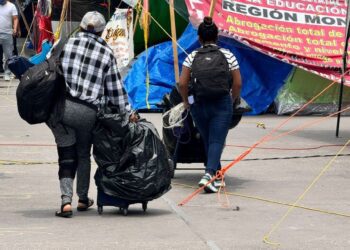 Negocia CNTE si se queda o se va; encerrona en Gobernación