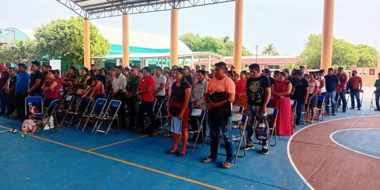 Reabren padres planteles en San Mateo del Mar; irritación de la S-22