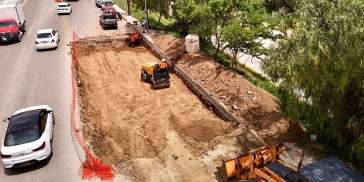 Reparan socavón en Riberas del Atoyac