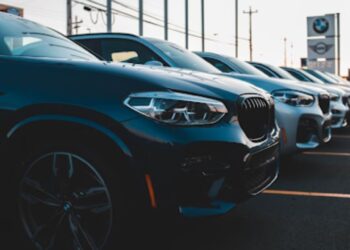 Beneficios de comprar autos seminuevos en plataformas digitales en Monterrey