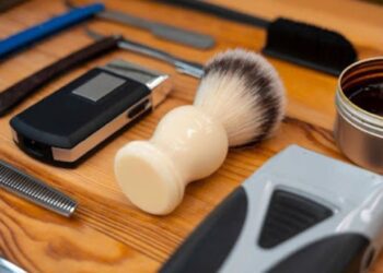 ¿Qué llevar en tu kit de afeitado si viajas ligero?