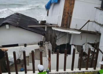 Daños materiales y afectaciones en zonas turísticas tras el paso del huracán Erick en Santa María Tonameca