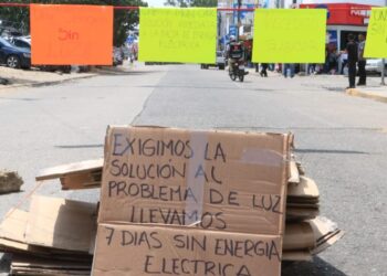 Con protesta, locatarios obligan a la CFE a atender fallas en la Central de Abasto de Oaxaca
