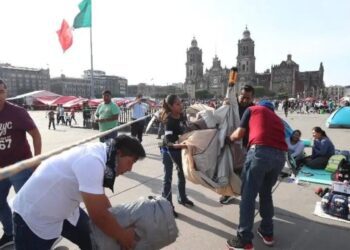 Se va la S-22, con las manos vacías; adiós plantón, regañados enojados y divididos
