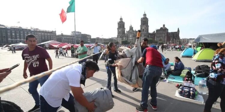 Se va la S-22, con las manos vacías; adiós plantón, regañados enojados y divididos