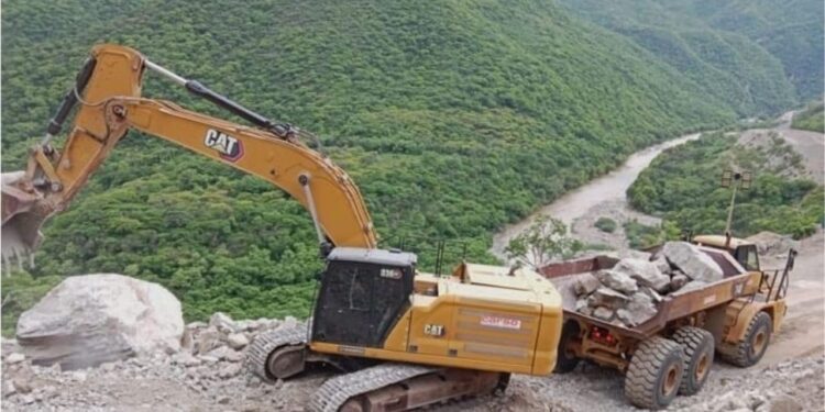 Las autoridades recomiendan transitar por la Carretera Federal 190 hasta nuevo aviso.