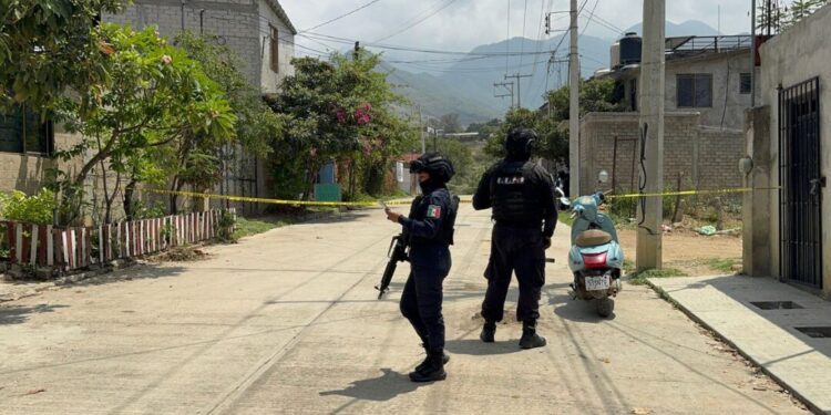 VIDEOS ¡Plomo en la Jardín! Ejecutan a mototaxista en Oaxaca y crece el temor en el transporte