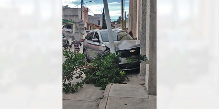 El accidente fue en la calle Pedro Moreno y 2 de abril, de la colonia La Merced.
