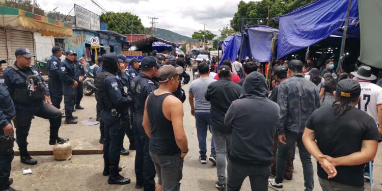 El conflicto surgió por la posesión de varios locales, en lo que se presume fue un intento de despojo.