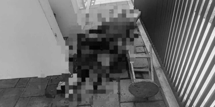 El cuerpo estaba con un mecate de plástico amarrado al cuello.