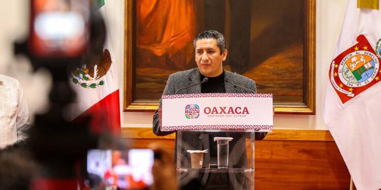 El fiscal general Bernardo Rodríguez Alamilla confirmó que se detectaron vínculos de elementos policiales con actividades criminales.