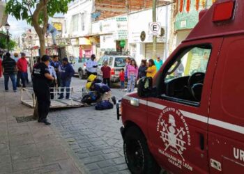 El joven de 20 años fue trasladado al área de urgencias.