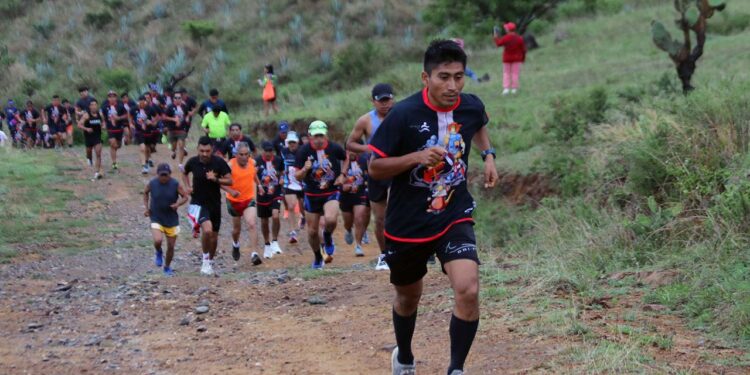 Fotos: Leobardo García Reyes // Fueron más de 3 mil los atletas de la Carrera del Día del Padre.