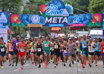 Fotos: Leobardo García Reyes // Este fue el momento de la salida del Medio Maratón de Acreimex.