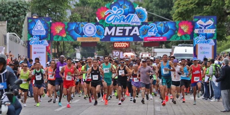 Fotos: Leobardo García Reyes // Este fue el momento de la salida del Medio Maratón de Acreimex.