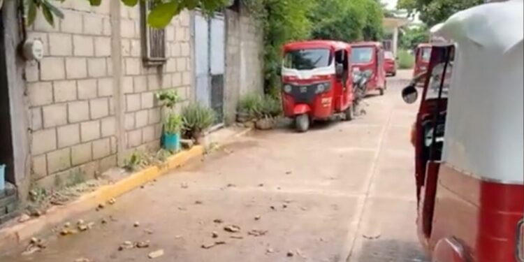 ¡Ejecución en Juchitán! Asesinan a mototaxista a plena luz del día; vecinos denuncian ausencia de autoridades