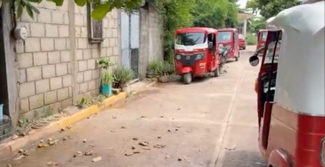 ¡Ejecución en Juchitán! Asesinan a mototaxista a plena luz del día; vecinos denuncian ausencia de autoridades. Noticias en tiempo real