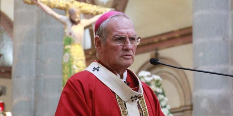 Fotos: Adrián Gaytán // El arzobispo de Antequera Oaxaca, Pedro Vázquez Villalobos, llamó a la feligresía a reflexionar sobre su papel en la iglesia,