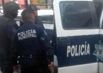 El hombre de 64 años fue señalado por su esposa de agresiones contra ella y sus hijas.