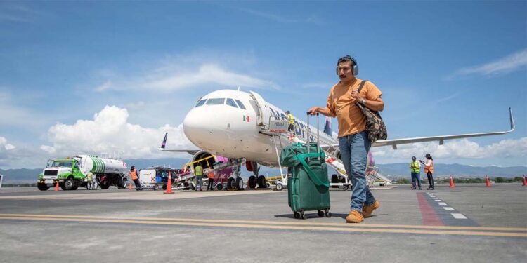 Foto: ilustrativa // El tránsito aéreo pasó de 392 mil 718 pasajeros en mayo de 2024 a 368 mil 4 en mayo de 2025.