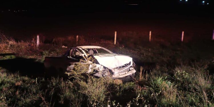 El vehículo volcó y se salió de la carretera en inmediaciones del fraccionamiento Dainzú.