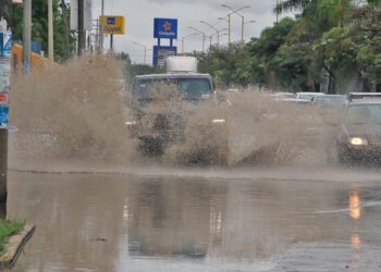 Foto: Archivo el Imparcial // Piden evitar zonas inundadas o carreteras anegadas, ya que pueden ocultar socavones o corrientes fuertes