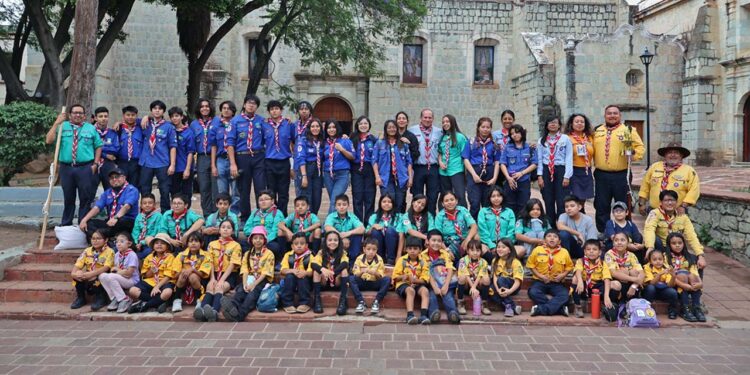 Entusiastas, los integrantes del Grupo 6 de Scout Paxtu de Oaxaca se preparan para celebrar su 50 aniversario.