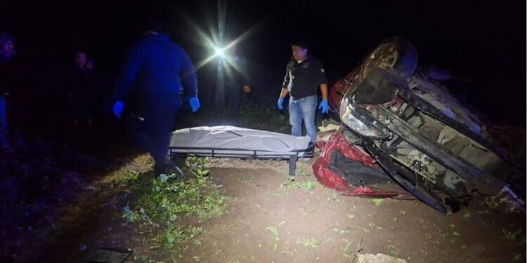 ¡Joven zapoteco muere al volcar en la 190! Tragedia al amanecer sacude a Teotitlán del Valle