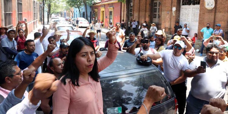 Foto: Archivo El Imparcial // La dirigencia de la Sección 22 en una protesta sobre Av. Juárez.