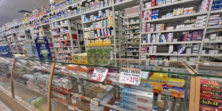 Foto: Archivo El Imparcial // En farmacias de medicamentos genéricos, los precios de antigripales van de los 45 a los 75 pesos, según la presentación y del grupo de edad para el cual va dirigido.