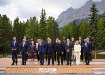 Dialoga Sheinbaum con Trump; aparece en la foto oficial del G7