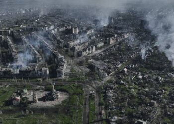 Rusia propone cese total al fuego en negociaciones con Ucrania en Estambul