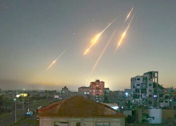 Israel bombardea instalación militar subterránea en el oeste de Irán