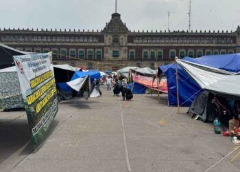 Foto: Álvaro Cuitláhuac // Desde el 15 de mayo, la Sección 22 del magisterio oaxaqueño y otras secciones incorporadas a la CNTE se instalaron en plantón en el Zócalo de la Ciudad de México.