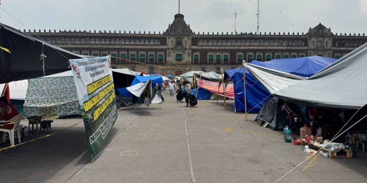 Foto: Álvaro Cuitláhuac // Desde el 15 de mayo, la Sección 22 del magisterio oaxaqueño y otras secciones incorporadas a la CNTE se instalaron en plantón en el Zócalo de la Ciudad de México.