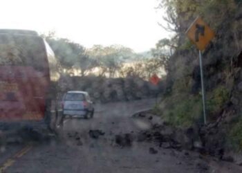 Las intensas lluvias han provocado el derrumbe de cerros.